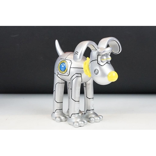 99 - Three Aardman / W&G Ltd Wallace & Gromit ' Gromit Unleashed ' figures to include Isambark Kingdog Br... 