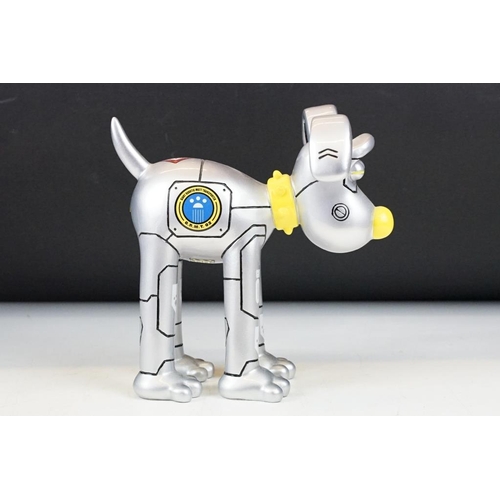 99 - Three Aardman / W&G Ltd Wallace & Gromit ' Gromit Unleashed ' figures to include Isambark Kingdog Br... 