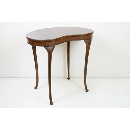 555 - Early 20th century Mahogany Side Table of kidney form, raised on slender carbiole legs, 77cm long x ... 