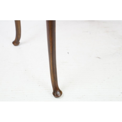 555 - Early 20th century Mahogany Side Table of kidney form, raised on slender carbiole legs, 77cm long x ... 