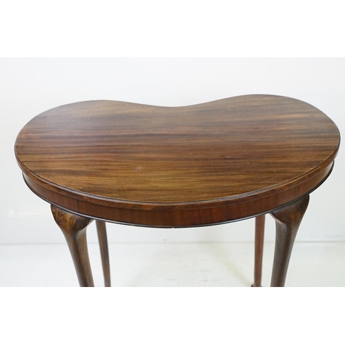 555 - Early 20th century Mahogany Side Table of kidney form, raised on slender carbiole legs, 77cm long x ... 