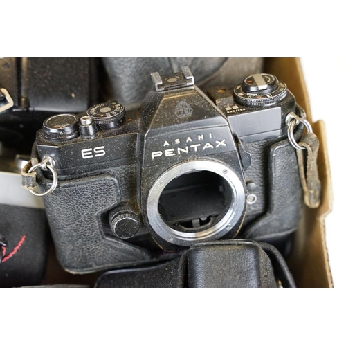 411 - Collection of SLR and 35mm film cameras with lenses, featuring Canon, Olympus, Pentax and Minolta ex... 