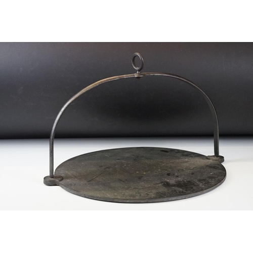 422 - Cast iron hanging griddle pan (approx 40cm wide), together with a pair of sheep shears