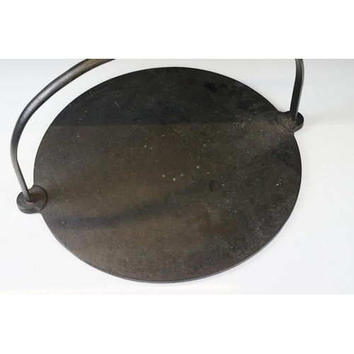 422 - Cast iron hanging griddle pan (approx 40cm wide), together with a pair of sheep shears