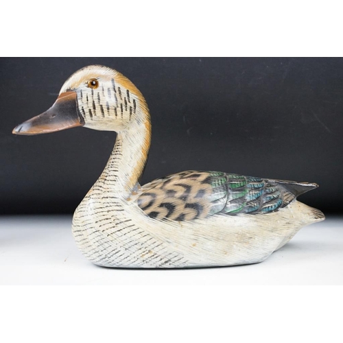 423 - Mixed collectables to include a wooden decoy duck (approx 21cm long), oversized silver plated tastev... 