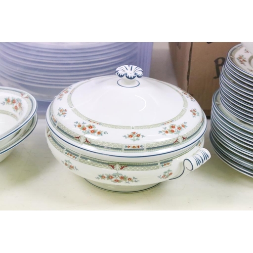 114 - Wedgwood 'Hampshire ' pattern dinner service, pattern no. R4668, to include 12 dinner plates, 12 lun... 