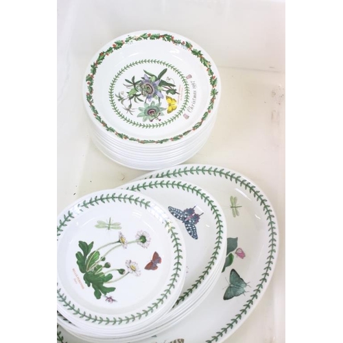 161 - Portmeirion ' The Botanic Garden 'dinnerware / ceramics to include 6 dinner plates, 6 soup bowls, 6 ... 