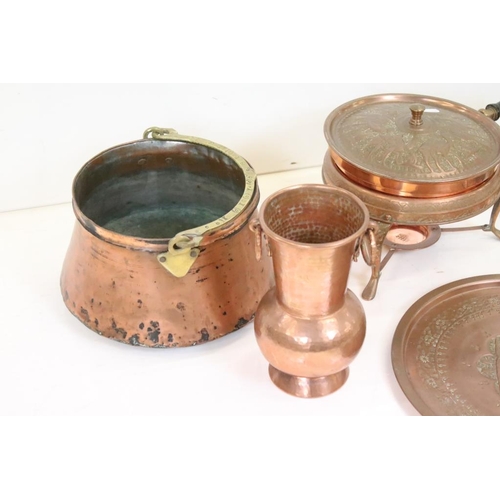 432 - Group of copper & brassware to include an Eastern copper saucepan & cover with warming stand, hangin... 