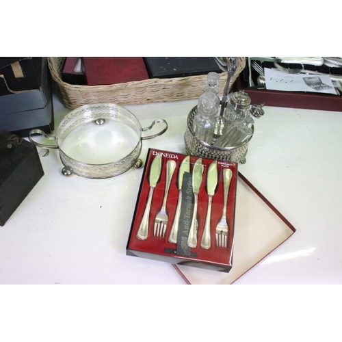 434 - Mixed metal ware to include a silver plated canteen of cutlery, silver plated cutlery sets (featurin... 