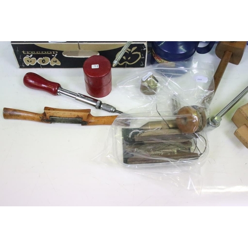 435 - Collection of mixed tools & collectables to include ship builders plumb bobs, x2 thermometers, oil p... 