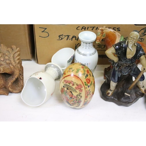 436 - Mixed Oriental collectables to include ceramics (featuring Tang style horse, Famille Rose vases, Foo... 