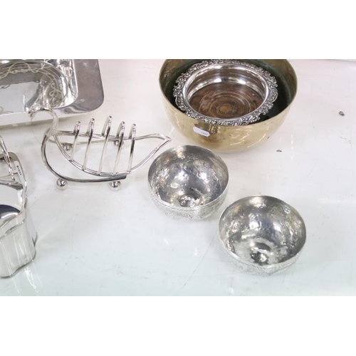 442 - Mixed metal ware to include a silver plated twin-handled serving tray (53cm wide), novelty swan toas... 