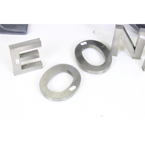 545 - Large metal ' N ' & ' E ' letters, approx 87cm high, together with five small metal letters