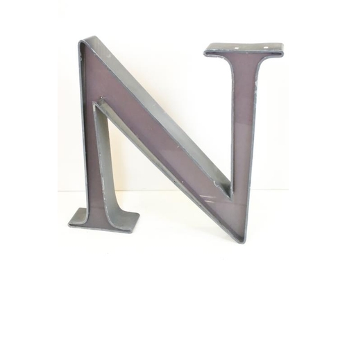 545 - Large metal ' N ' & ' E ' letters, approx 87cm high, together with five small metal letters