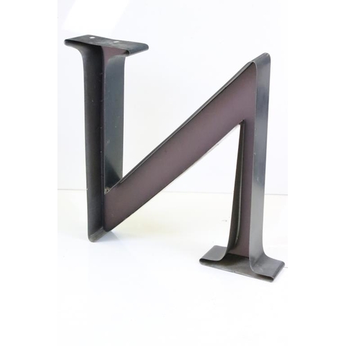 545 - Large metal ' N ' & ' E ' letters, approx 87cm high, together with five small metal letters