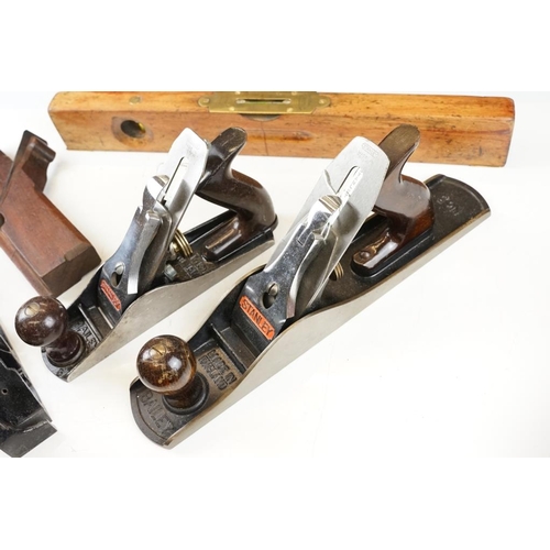 441 - Group of woodworking tools to include 3 x Stanley planes (Bailey No.5, Bailey No.3 & No.78), J.Rabon... 