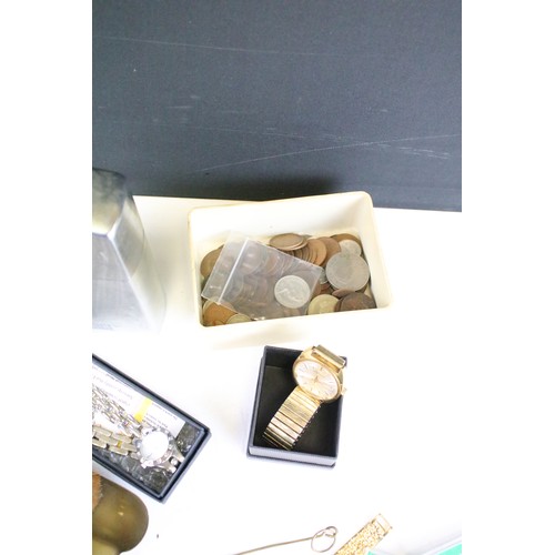 368 - A box of mixed collectables to include vintage gents and ladies watches, coins, lighters, ....etc.