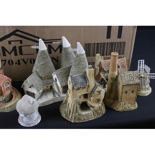 100 - Lilliput Lane and David Winter Cottages to include Brighton Royal Pavilion, St Pauls Cathedral, Wind... 