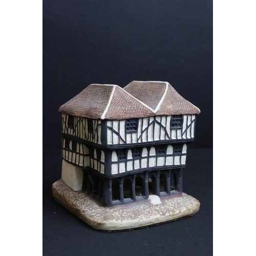 100 - Lilliput Lane and David Winter Cottages to include Brighton Royal Pavilion, St Pauls Cathedral, Wind... 