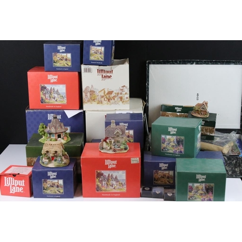 105 - 18 Boxed Lilliput Lane models to include The Pottery (L2123), Woodman's Retreat, Button Down (790), ... 