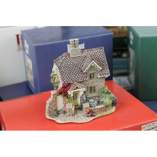 105 - 18 Boxed Lilliput Lane models to include The Pottery (L2123), Woodman's Retreat, Button Down (790), ... 