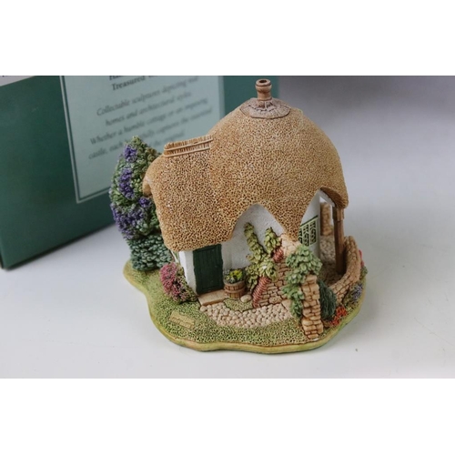 105 - 18 Boxed Lilliput Lane models to include The Pottery (L2123), Woodman's Retreat, Button Down (790), ... 