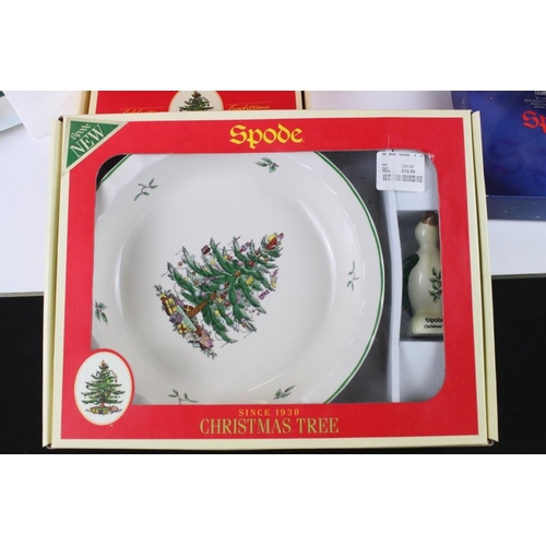 29 - Large collection of Spode Christmas Tree pattern ceramics, mostly boxed including serving dishes, pl... 