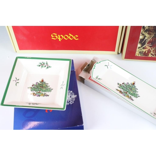 29 - Large collection of Spode Christmas Tree pattern ceramics, mostly boxed including serving dishes, pl... 