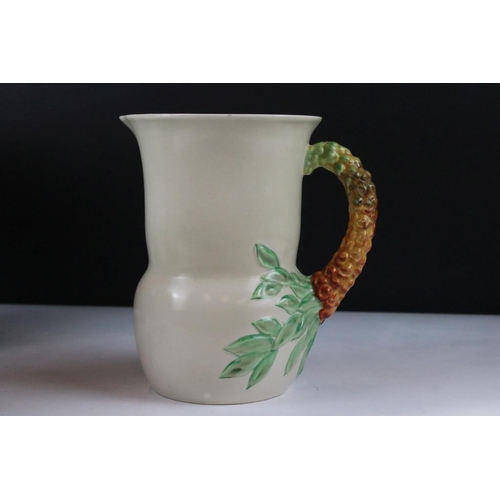 87 - Group of Clarice Cliff ceramics, 5 pieces, to include a pair of Newport Pottery 'Celtic Leaf and Ber... 