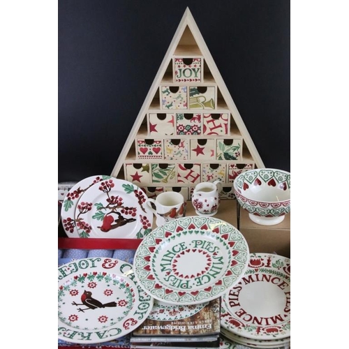 89 - Emma Bridgewater Christmas ceramics to include 4 x 8 1/2