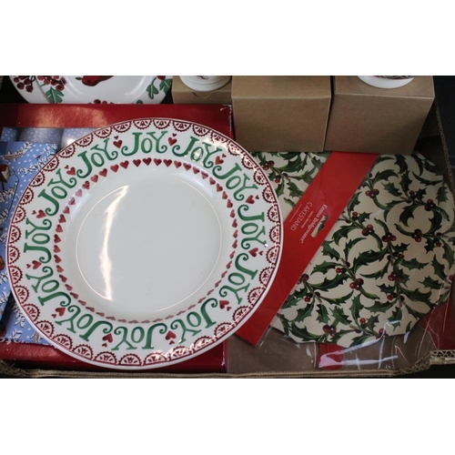 89 - Emma Bridgewater Christmas ceramics to include 4 x 8 1/2