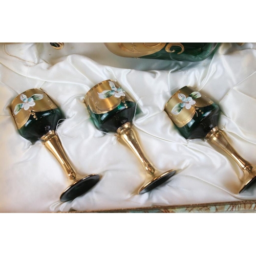 92 - Mixed glassware to include a Murano green glass & gilt drinks set (with decanter & stopper and 6 gla... 