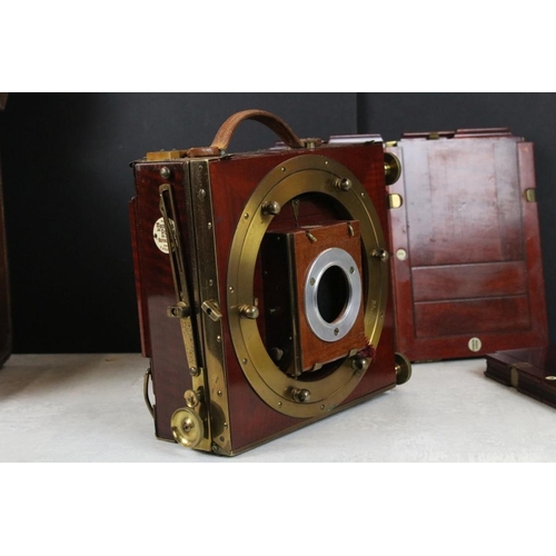 676 - Early 20th century Thornton Pickard ' Royal Ruby ' triple extension field camera, Rd no. 406076, wit... 