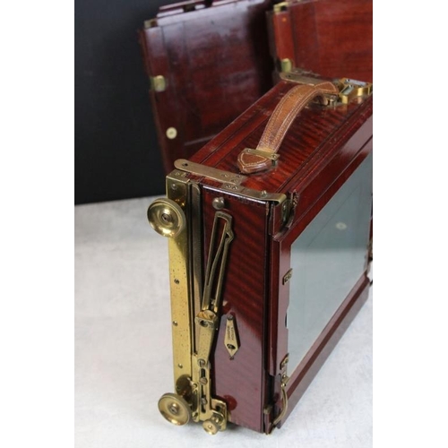 676 - Early 20th century Thornton Pickard ' Royal Ruby ' triple extension field camera, Rd no. 406076, wit... 