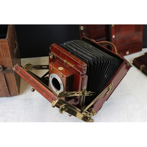 676 - Early 20th century Thornton Pickard ' Royal Ruby ' triple extension field camera, Rd no. 406076, wit... 