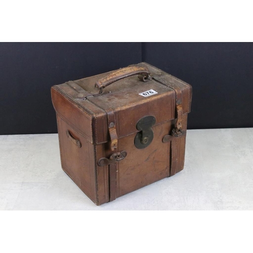 676 - Early 20th century Thornton Pickard ' Royal Ruby ' triple extension field camera, Rd no. 406076, wit... 