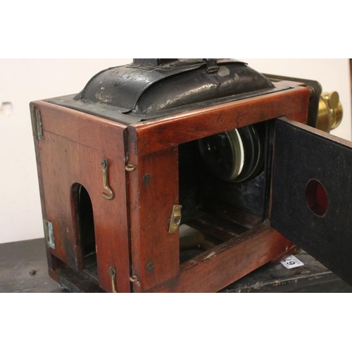 679 - Late 19th century W.F. Archer of Liverpool mahogany & brass magic lantern projector, housed within a... 