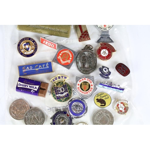 198 - A collection of mixed button, enamel and cloth badges to include music, military, association and cl... 