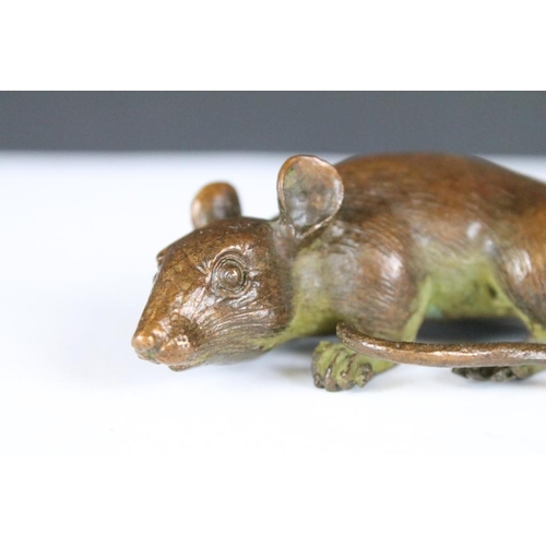 204 - An ornamental Chinese bronze rat, approx 8.5cm in length.