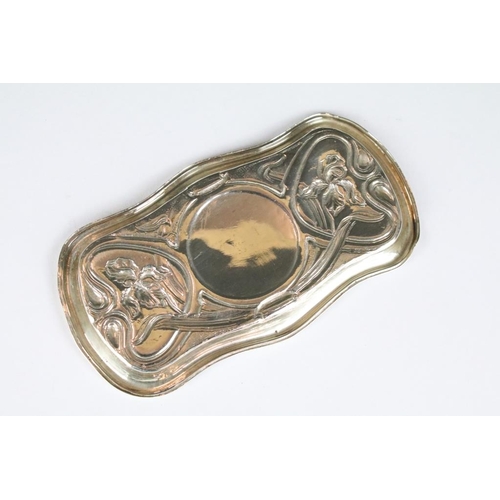 251 - A fully hallmarked sterling silver art nouveau pin dish, assay marked for Chester and maker marked f... 