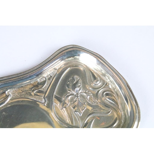 251 - A fully hallmarked sterling silver art nouveau pin dish, assay marked for Chester and maker marked f... 