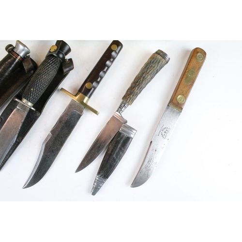 264 - A collection of vintage knives to include William Rogers examples.