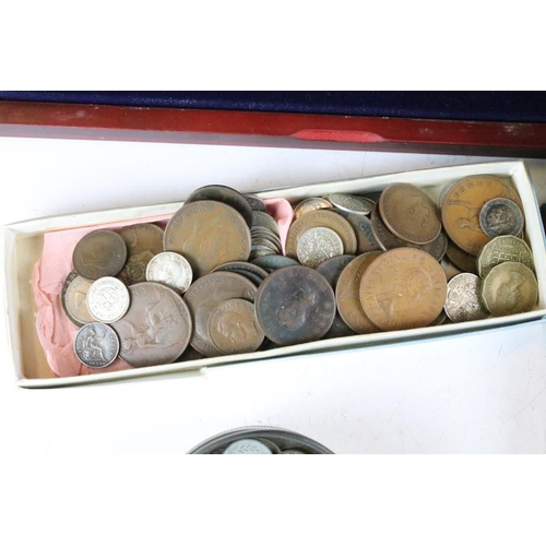 274 - A collection of British and World coins to include pre decimal and silver examples together with unc... 