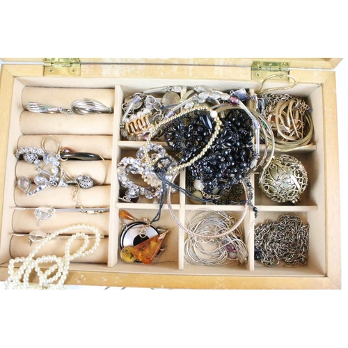 276 - A collection of mixed vintage and contemporary costume jewellery to include silver contained within ... 