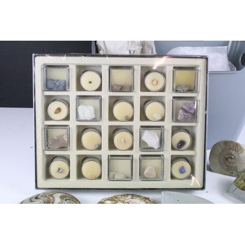 278 - A collection of mixed stone specimens to include raw and polished examples together with a quantity ... 