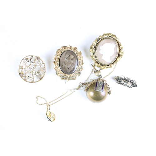 291A - A collection of antique / vintage costume jewellery to include mourning brooches.