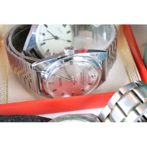 293 - A small collection of gents wristwatches to include Seiko and Sekonda examples together with a ladie... 