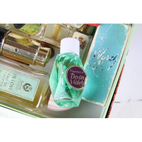 299 - A small collection of vintage scents and perfumes.