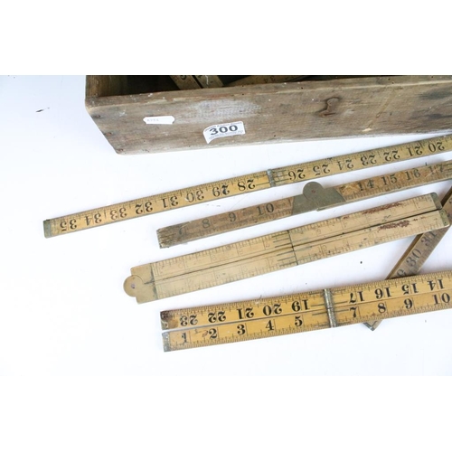 300 - A collection of sixteen vintage wooden folding rulers to include Rabone examples