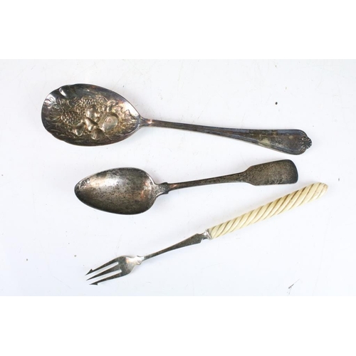 305 - A small quantity of silver plate to include a set of six anointing spoons.